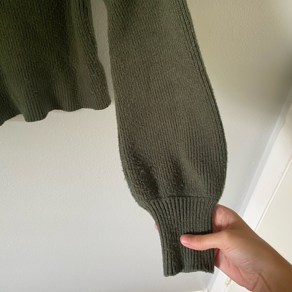 Mi Ami women's olive green turtleneck sweater balloon sleeves size small cozy - Picture 4 of 4